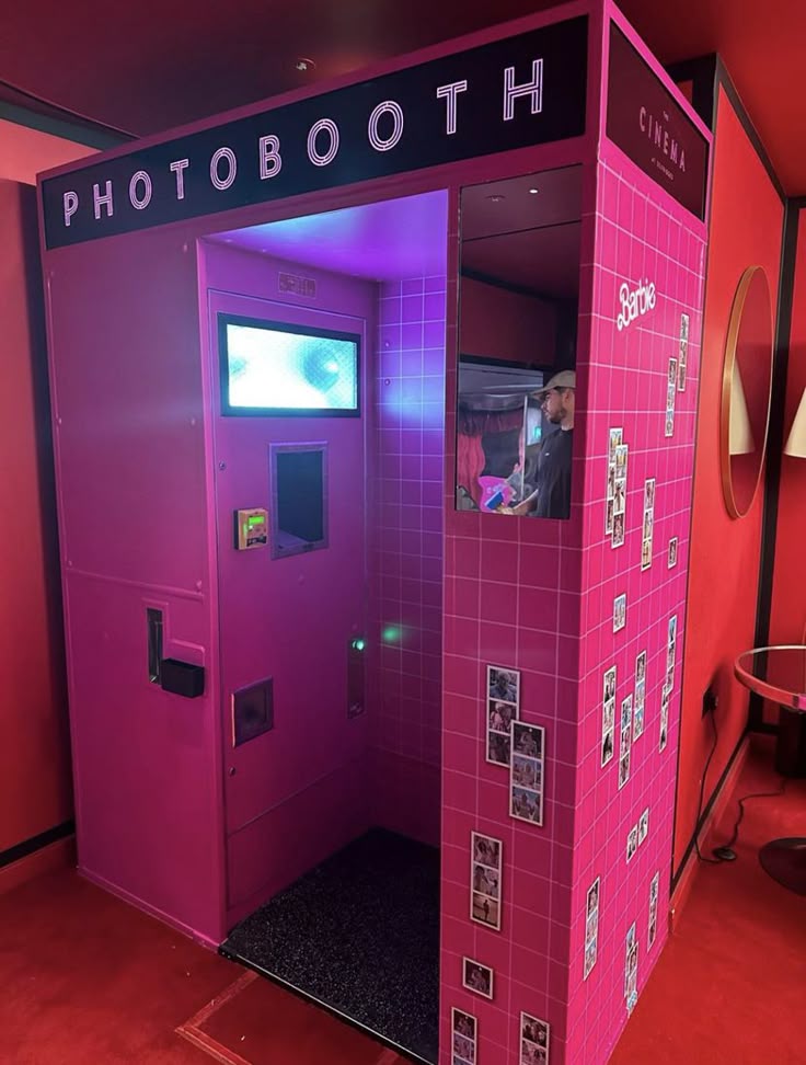 Cabin Photobooth in Delhi