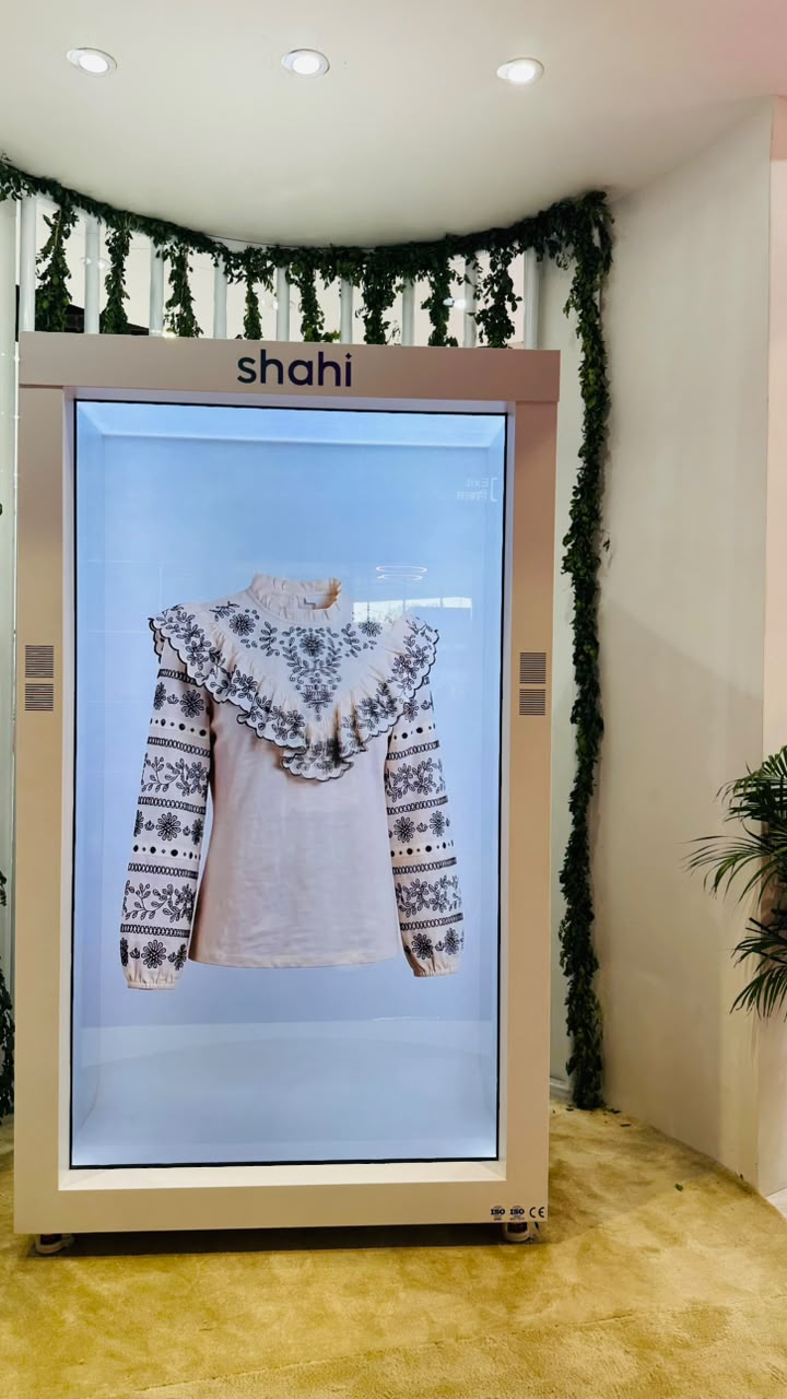 AR Photo showcase in Holobox