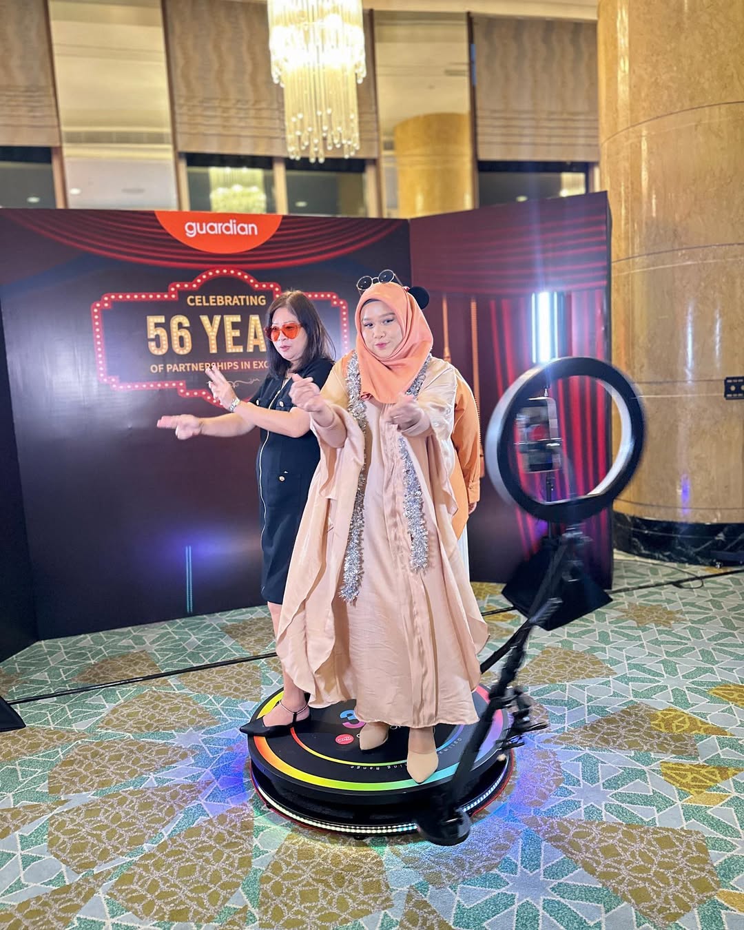 360 Spin Photo Booth gallery image