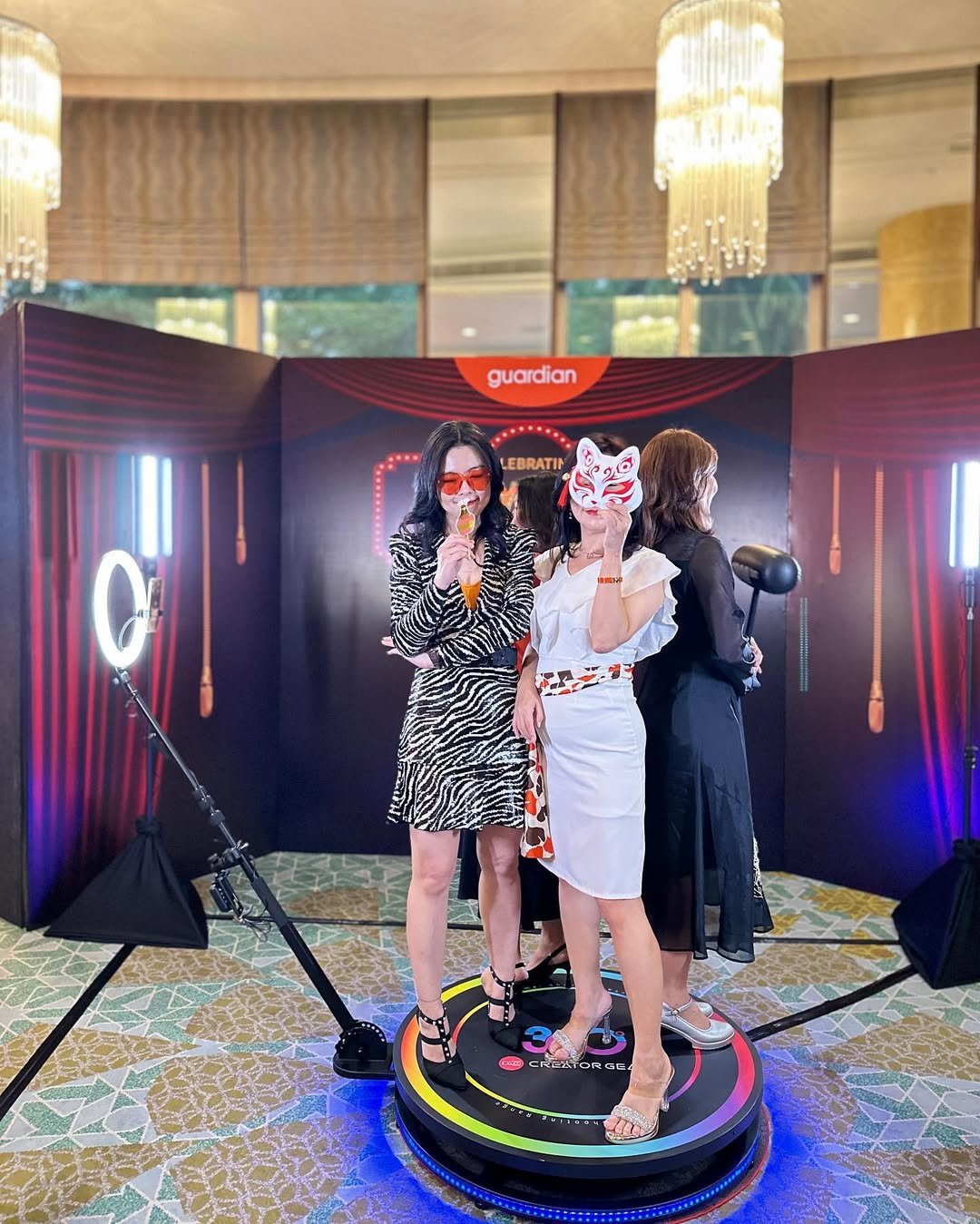 360 Spin Photo Booth gallery image